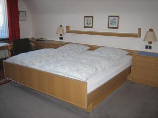 Schlafzimmer 1